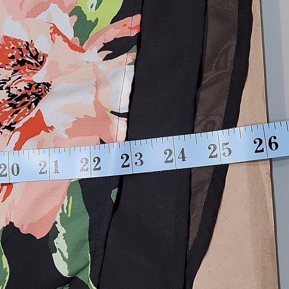 H&M Size 6 Black w/ Pink Floral Pattern Sleeveless Blouse Criss Cross Split Back - Picture 11 of 11